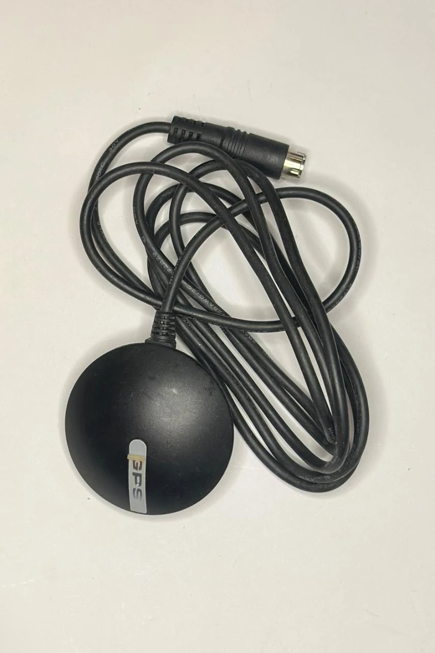 Antena GPS magnética preta com cabo e conector mini dv